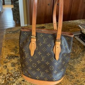 Louis Vuitton petite bucket bag